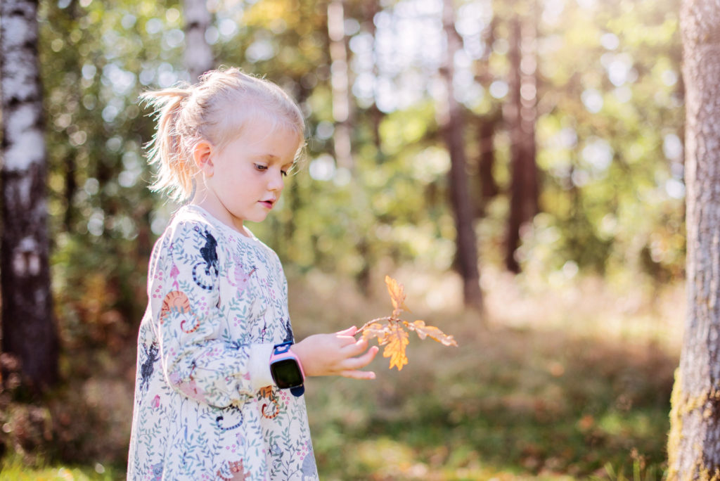 pige i naturen med xplora aktivitetsur
