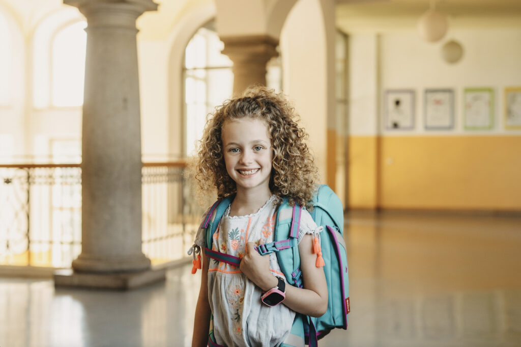 Barn med xplora smartwatch med i skole | Et trygt gps ur til børn til sund digital læring.