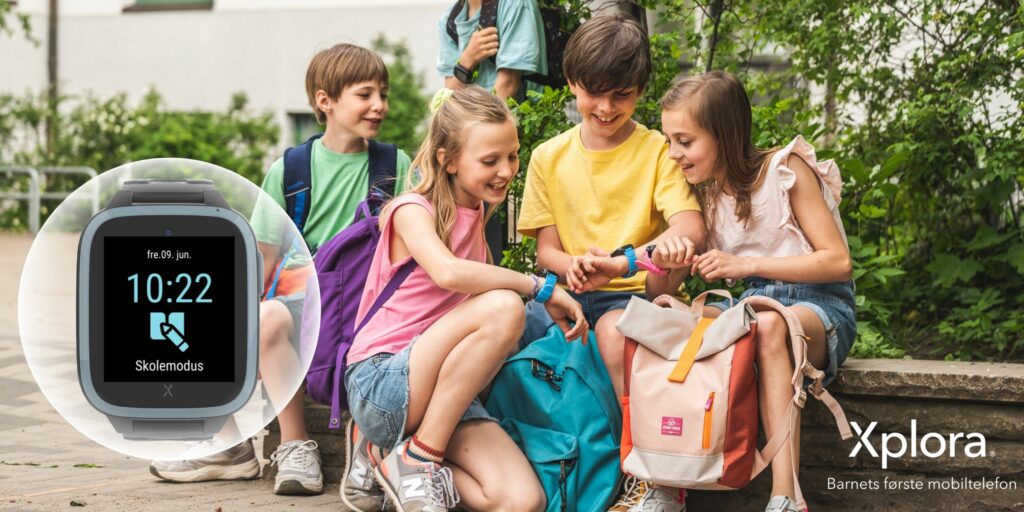 Børn i skole med aktiveret Skolemodus som hjælper også til at kontroller skærmtid for børn i skolen så der er ingen unødvendige forstyrrelser.